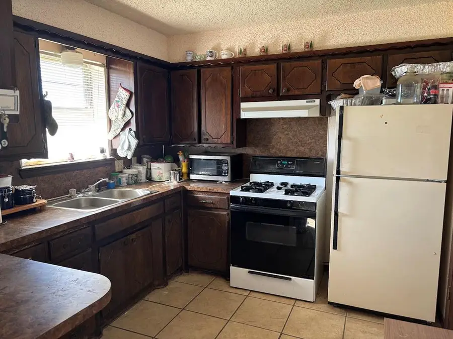 406 E Texas Drive, Anadarko, OK 73005 - Image #2