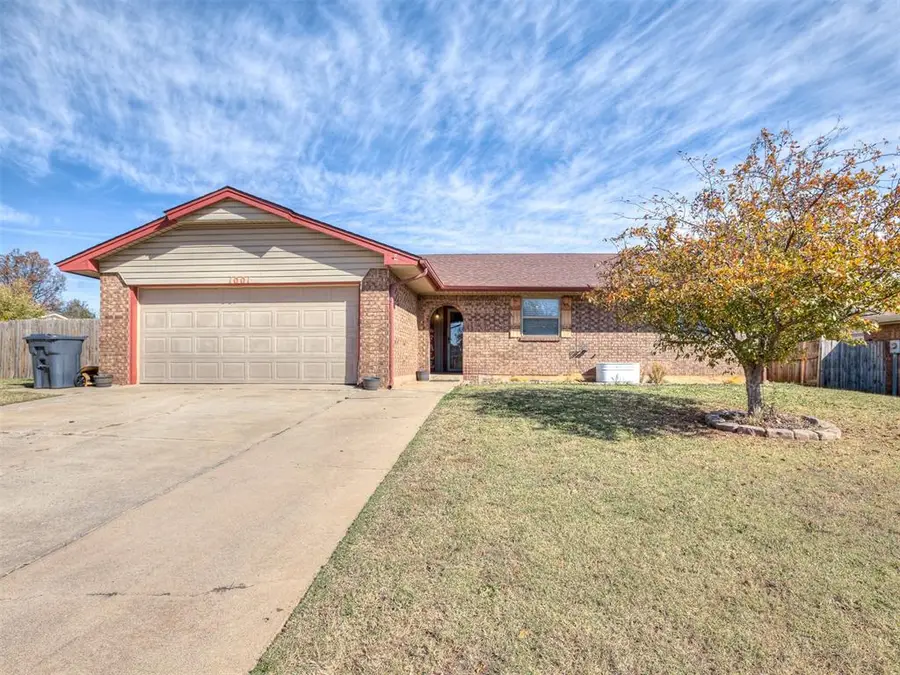 1001 Cambridge Drive, Yukon, OK 73099 - Image #2