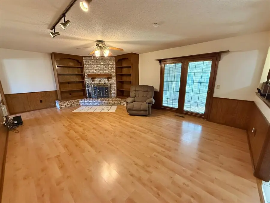 10216 Alicia Drive, Midwest City, OK 73130 - Image #2