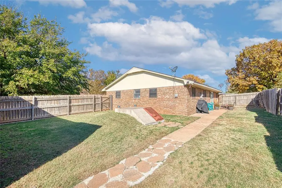 301 S 14th Street, Arapaho, OK 73620 - Image #3