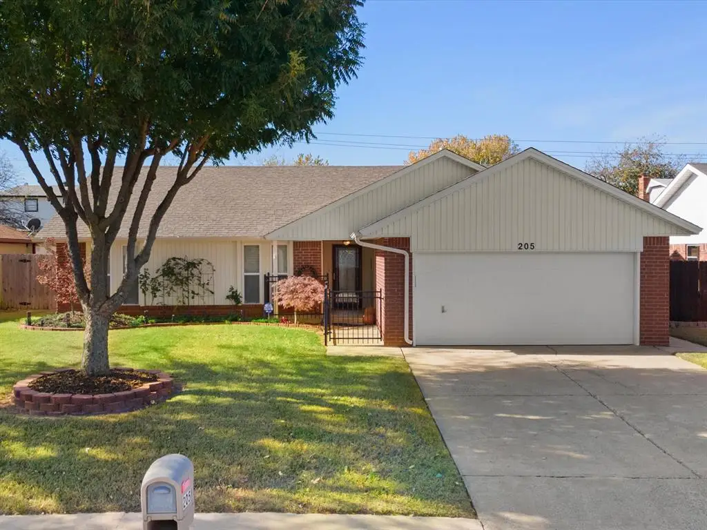 205 N Ramblin Oaks Drive, Moore, OK 73160 - Image #1