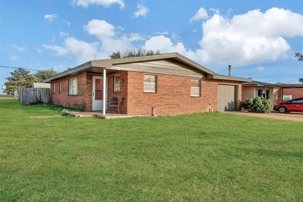 18 E Anchor Drive, Sayre, OK 73662 - Image #1
