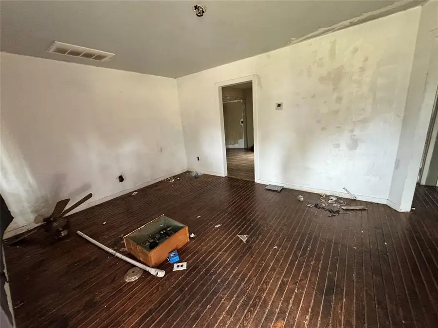 635 SE 21st Street, Oklahoma City, OK 73129 - Image #2