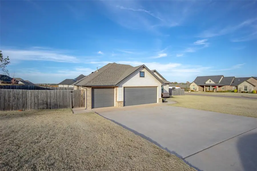 577 Megan Lane, Blanchard, OK 73010 - Image #2