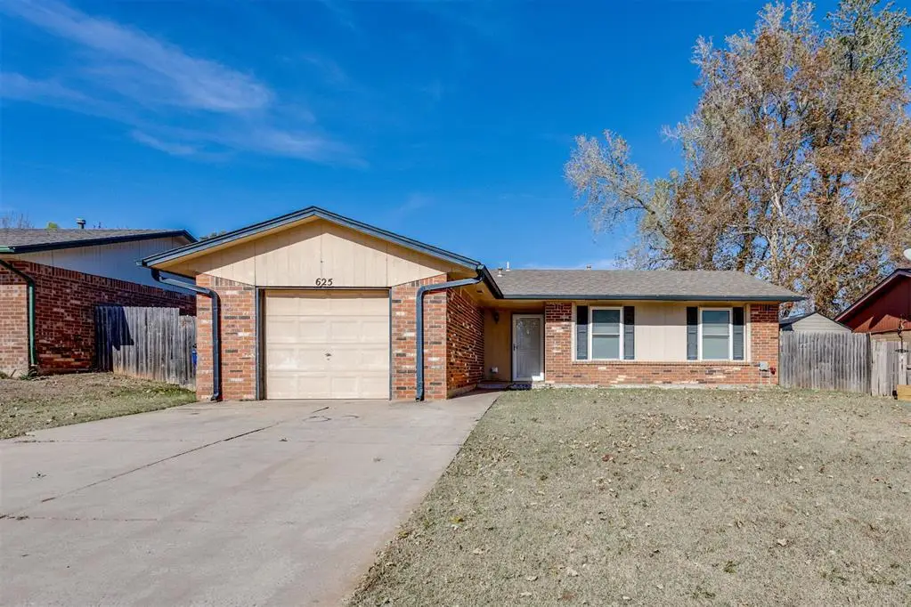 625 W Carson Drive, Mustang, OK 73064 - Image #1