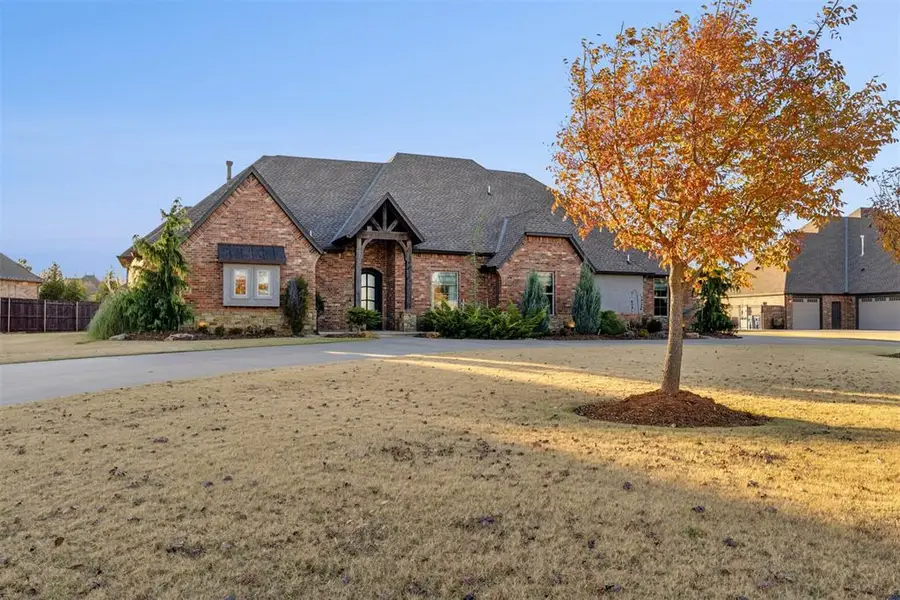1401 N Golden Bell Way, Mustang, OK 73064 - Image #3