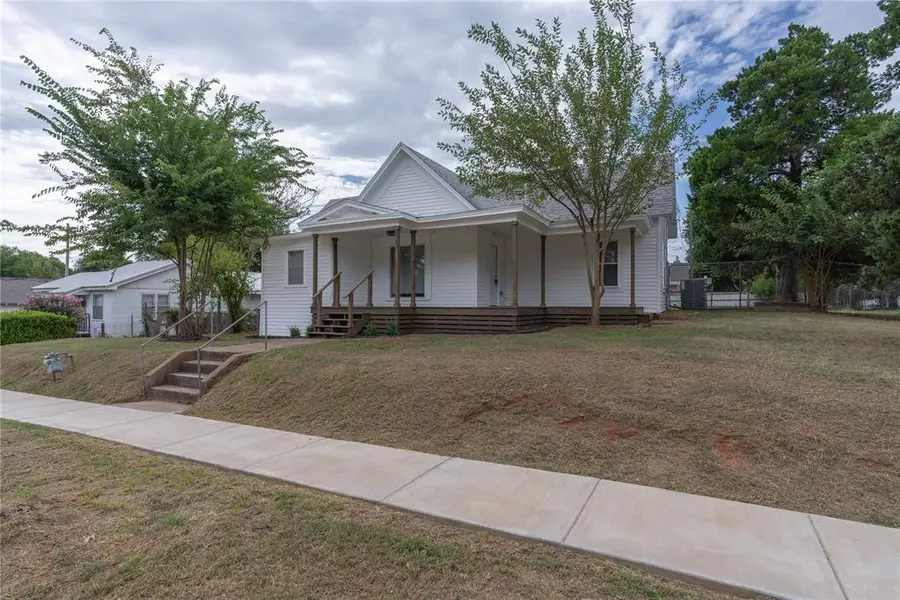 1027 W Idaho Avenue, Chickasha, OK 73018 - Image #3