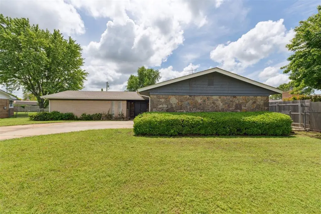 1009 Cherokee Place, Lindsay, OK 73052 - Image #1