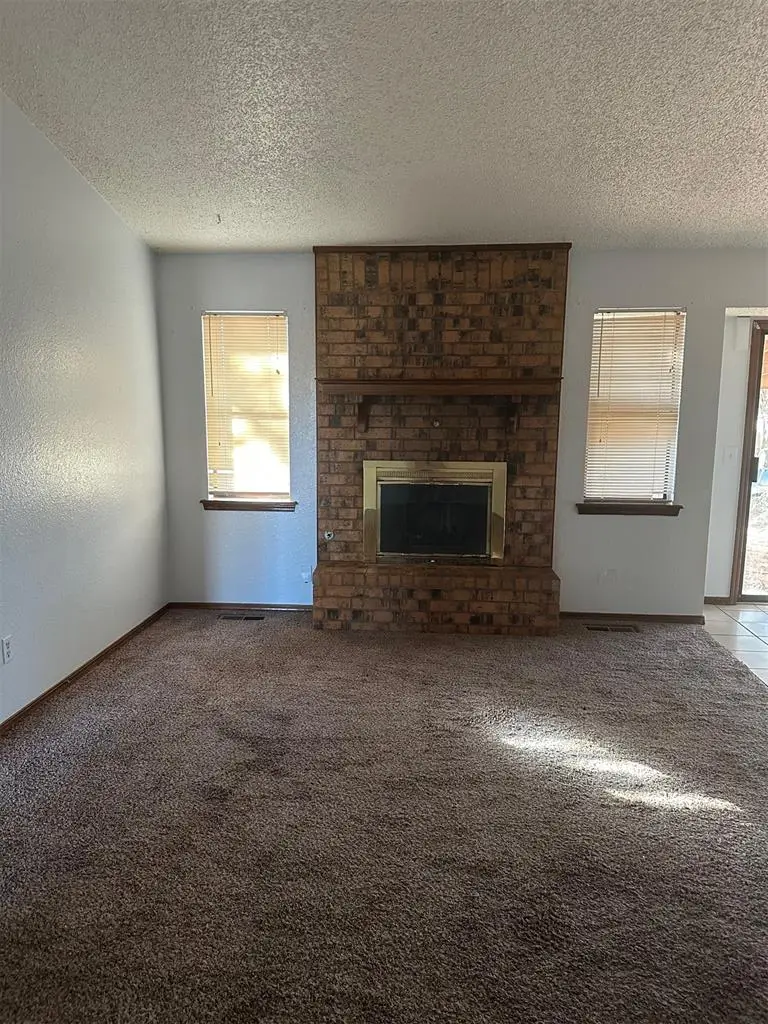 705 Cottonwood Drive, Moore, OK 73160 - Image #2