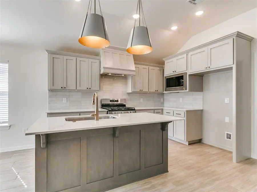 7612 Wilshire Woods Drive, Yukon, OK 73099 - Image #2