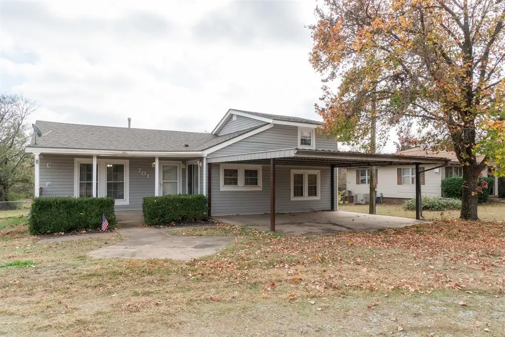 701 E Scissortail Lane, Cushing, OK 74023 - Image #1