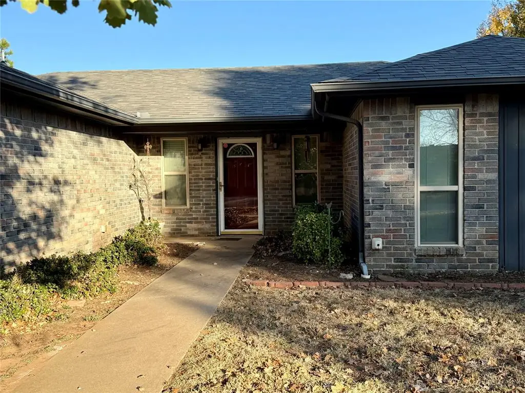 3805 Stoneybrook Drive, Chickasha, OK 73018 - Image #1