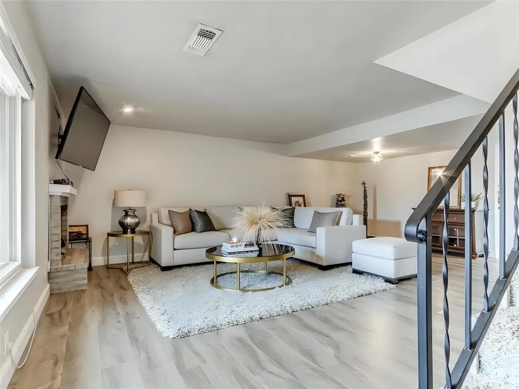 9719 Hefner Village Boulevard, Oklahoma City, OK 73162 - Image #1