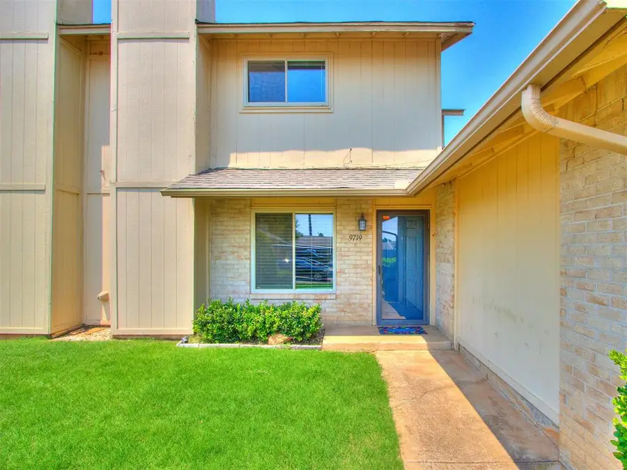 9719 Hefner Village Boulevard, Oklahoma City, OK 73162 - Image #2