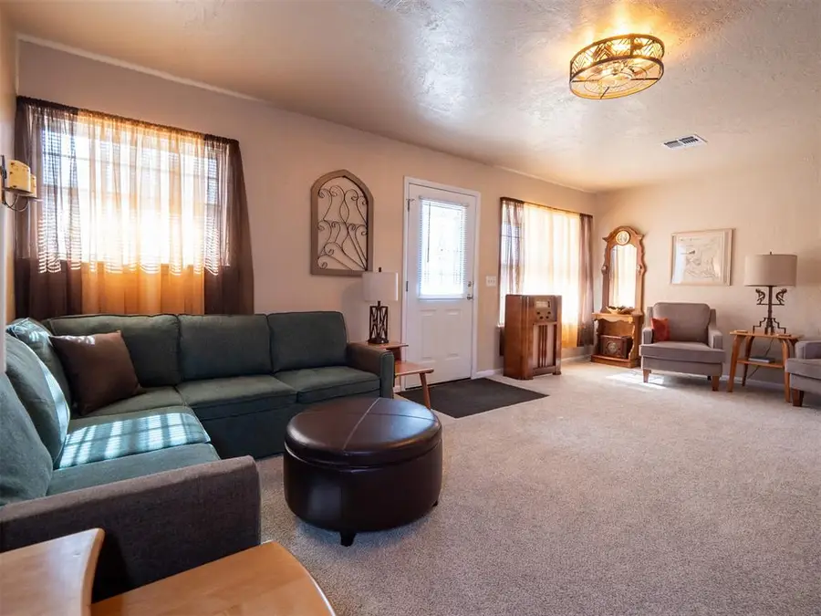 23 E Ridgecrest Drive, Chickasha, OK 73018 - Image #2