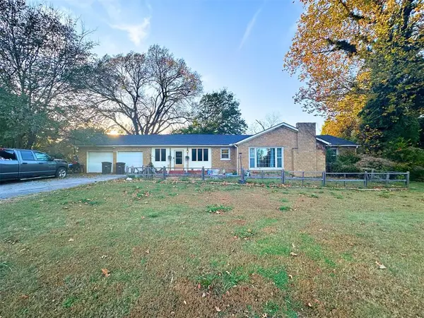 1307 S Madison Boulevard, Bartlesville, OK 74006