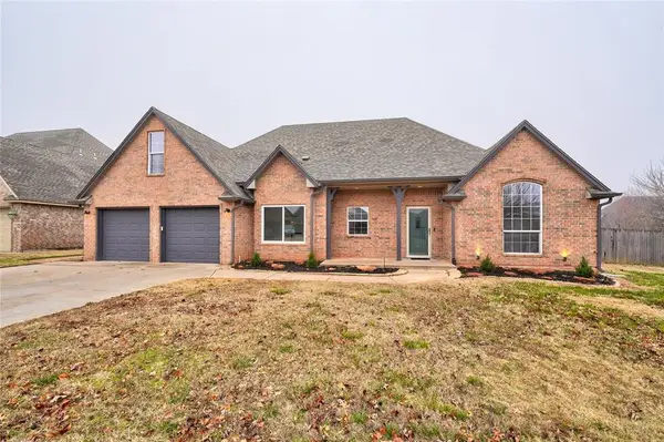 320 E Richmond Terrace, Mustang, OK 73064