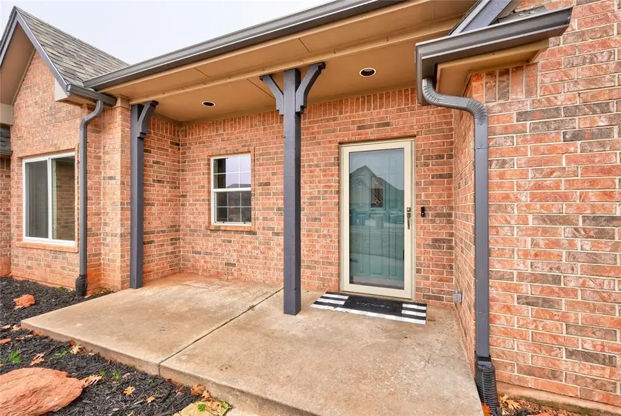 320 E Richmond Terrace, Mustang, OK 73064 - Image #2