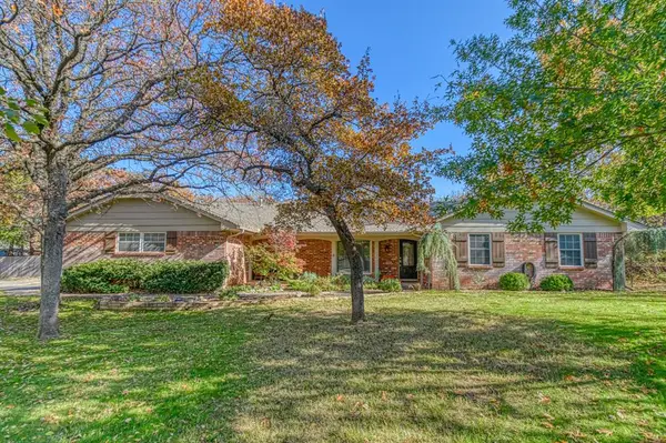 2012 Red Bud Place, Edmond, OK 73013