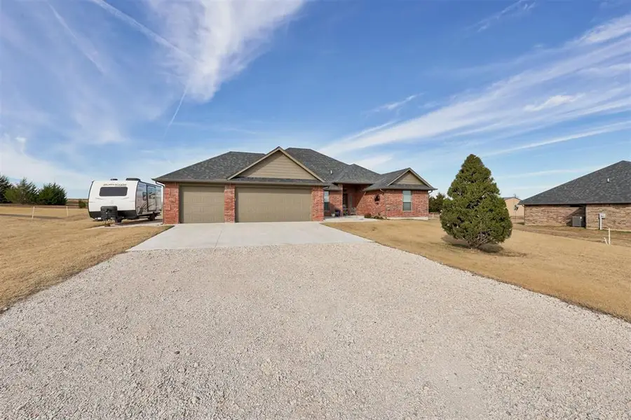 2401 Gallant Fox Terrace, Guthrie, OK 73044 - Image #3