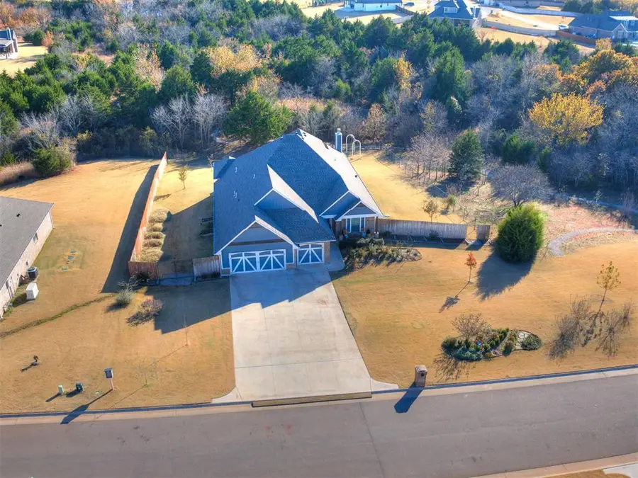 9585 Blue Bonnet Boulevard, Edmond, OK 73025 - Image #2
