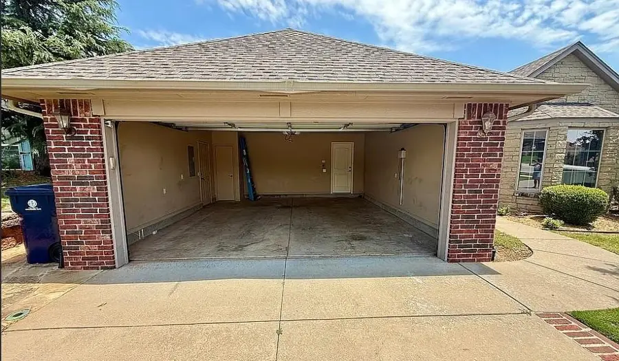 13920 Oxford Drive, Edmond, OK 73013 - Image #2