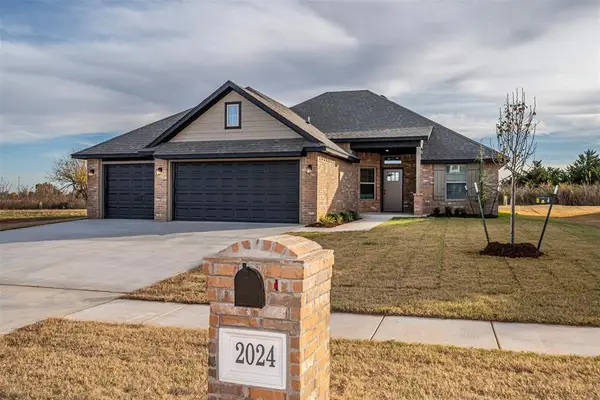 2024 W Crossbow Way, Mustang, OK 73064