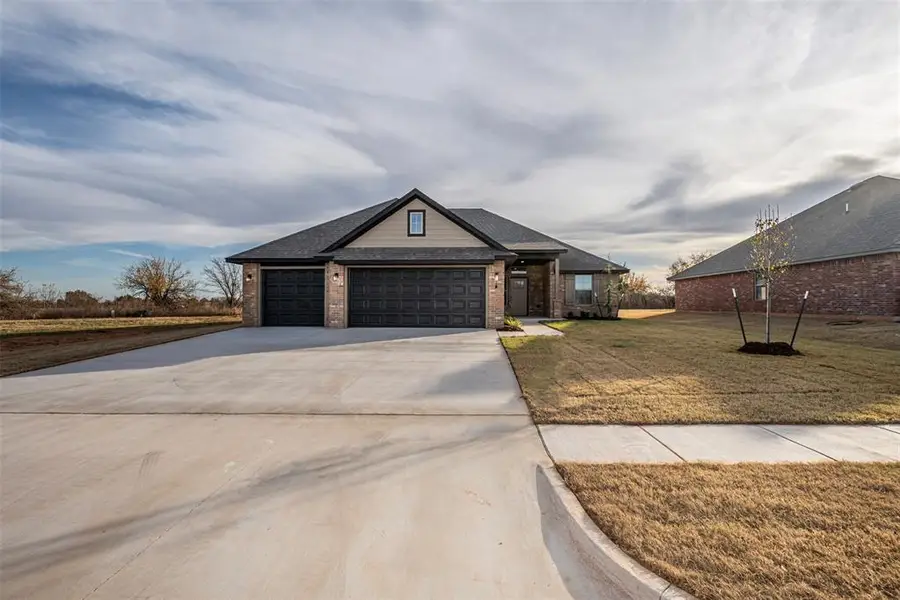 2024 W Crossbow Way, Mustang, OK 73064 - Image #2