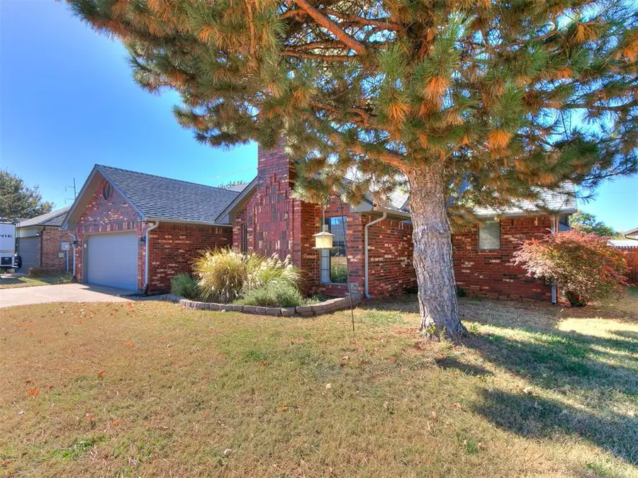 213 N Rockypoint Drive, Edmond, OK 73003 - Image #2