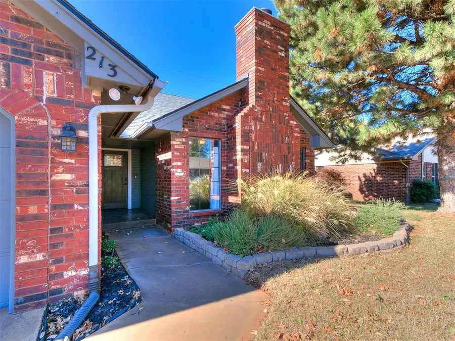 213 N Rockypoint Drive, Edmond, OK 73003 - Image #3