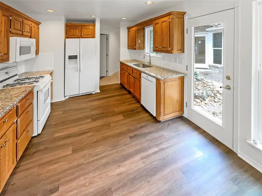 11708 Hollyrock Drive, Yukon, OK 73099 - Image #2