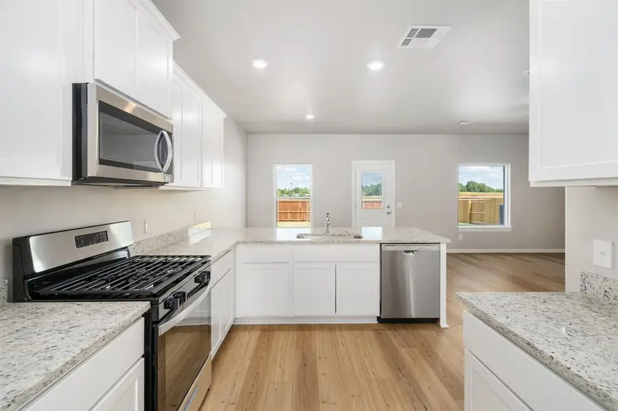 712 Luna Way, Tuttle, OK 73089 - Image #2