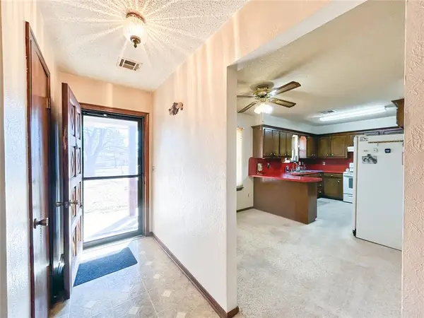 121 E 2nd Street, Custer City, OK 73639