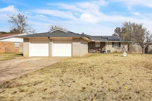 1208 Kingston Drive, Yukon, OK 73099