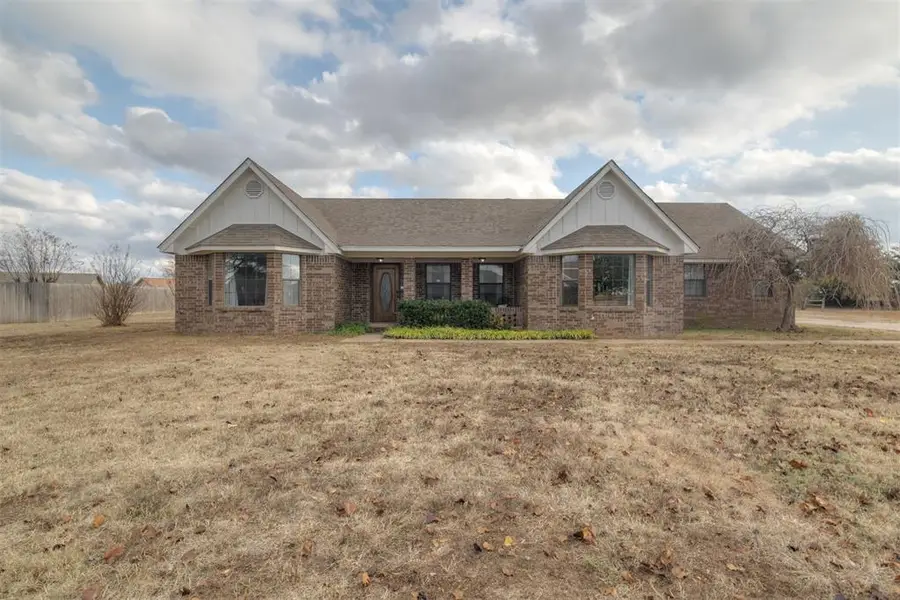 2303 Lakewood Drive, Chickasha, OK 73018 - Image #2