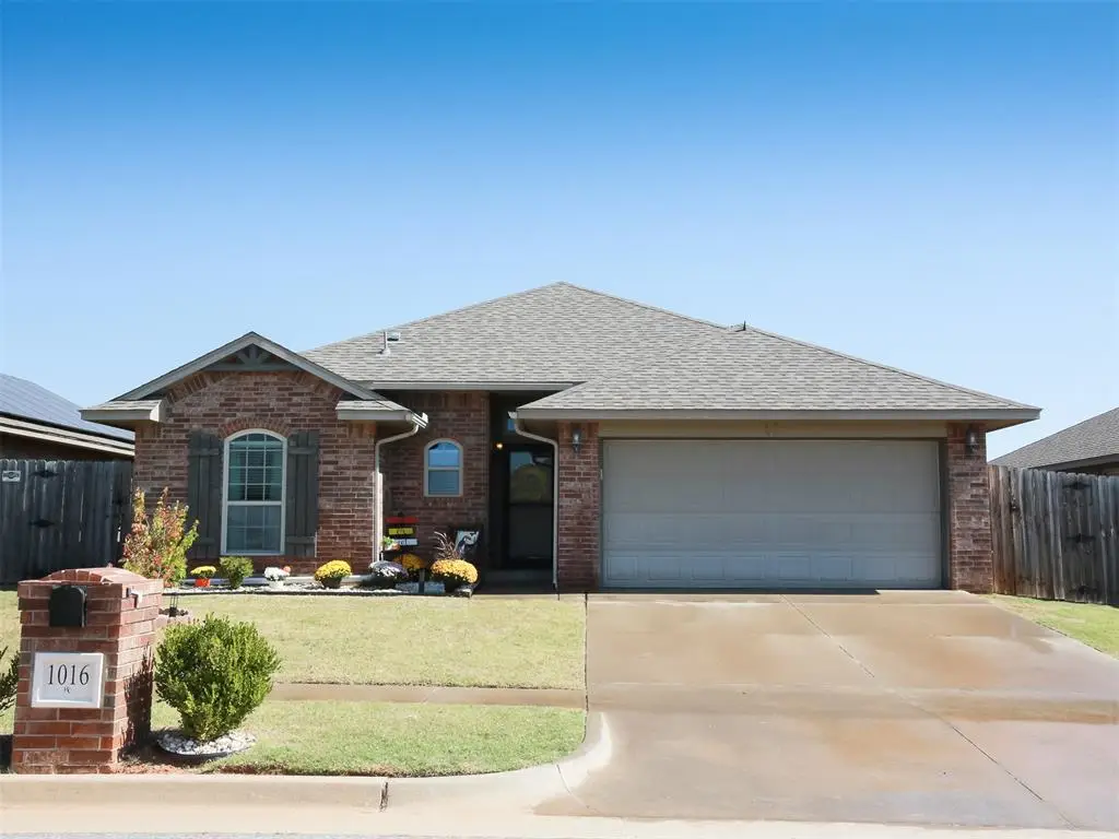 1016 Chestnut Creek Drive, Yukon, OK 73099 - Image #1