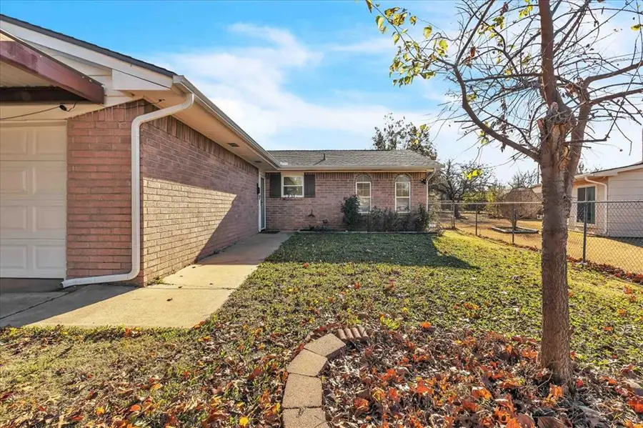 203 Kimberly Lane, Yukon, OK 73099 - Image #2