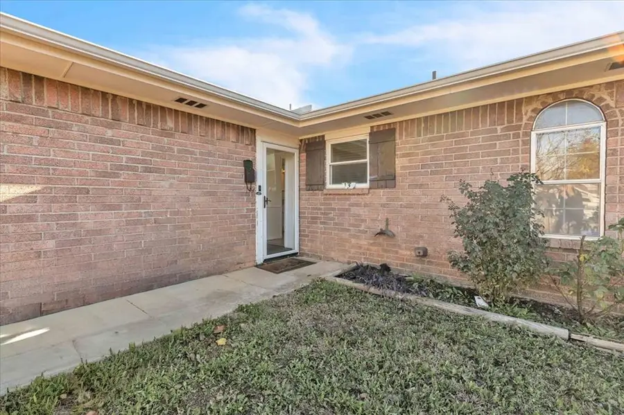 203 Kimberly Lane, Yukon, OK 73099 - Image #3