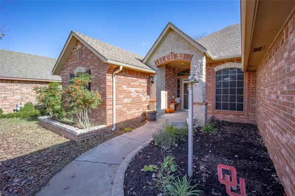 4300 Mackenzie Drive, Moore, OK 73160