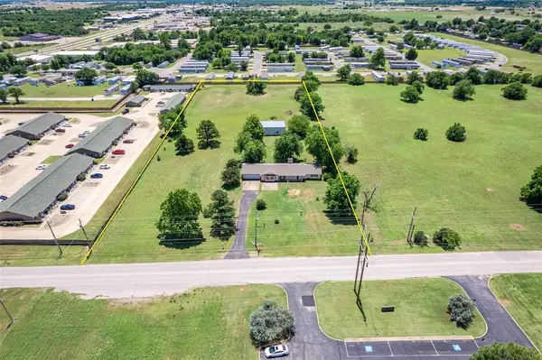 523 W Country Club Road, Chickasha, OK 73018