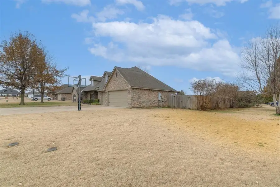 7969 Lindsay Lane, Edmond, OK 73025 - Image #3