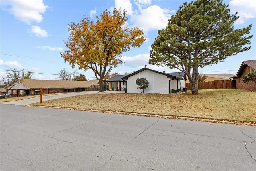 1204 Camelot Drive, Clinton, OK 73601 - Image #3