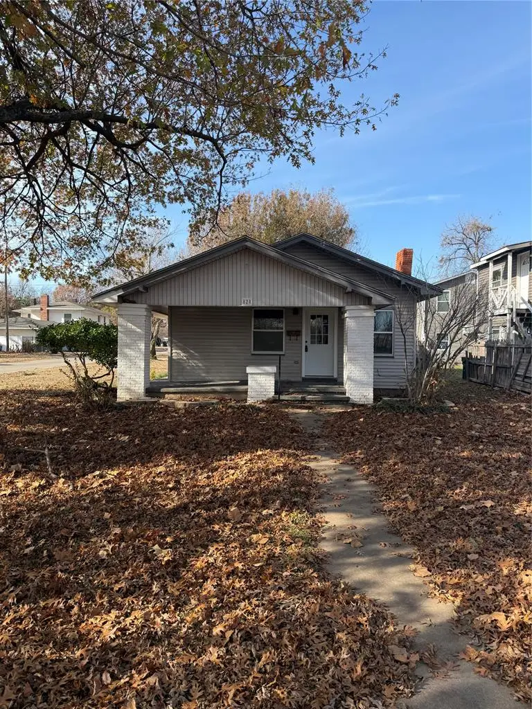 828 S 16th Street, Chickasha, OK 73018 - Image #1
