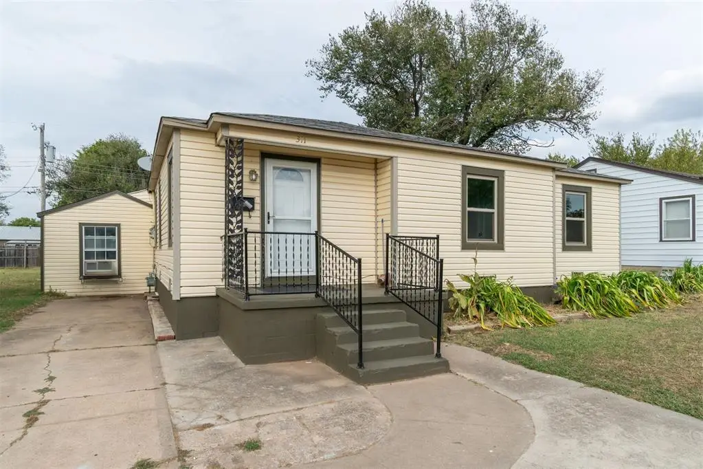 311 E Grumman Drive, Midwest City, OK 73110 - Image #1