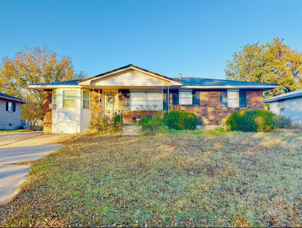 305 Gary Street, Mangum, OK 73554 - Image #1