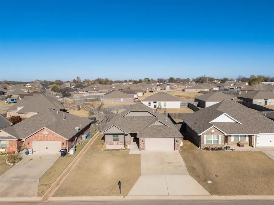 2227 Whispering Pine Boulevard, Shawnee, OK 74804 - Image #3