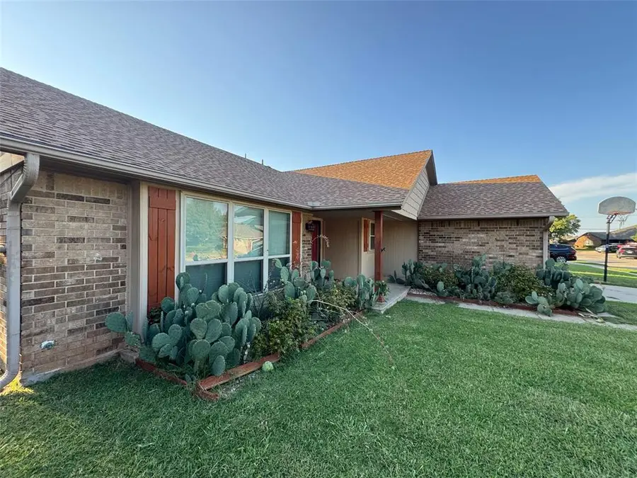 12113 Blue Moon Avenue, Oklahoma City, OK 73162 - Image #2