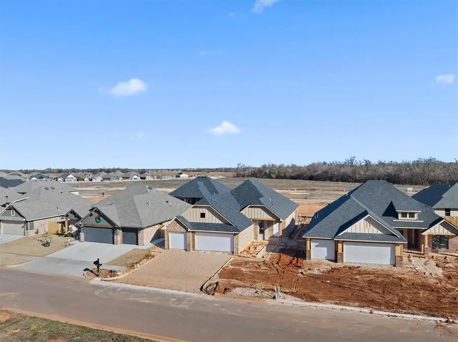 5104 Misty Wood Lane, Mustang, OK 73064 - Image #2