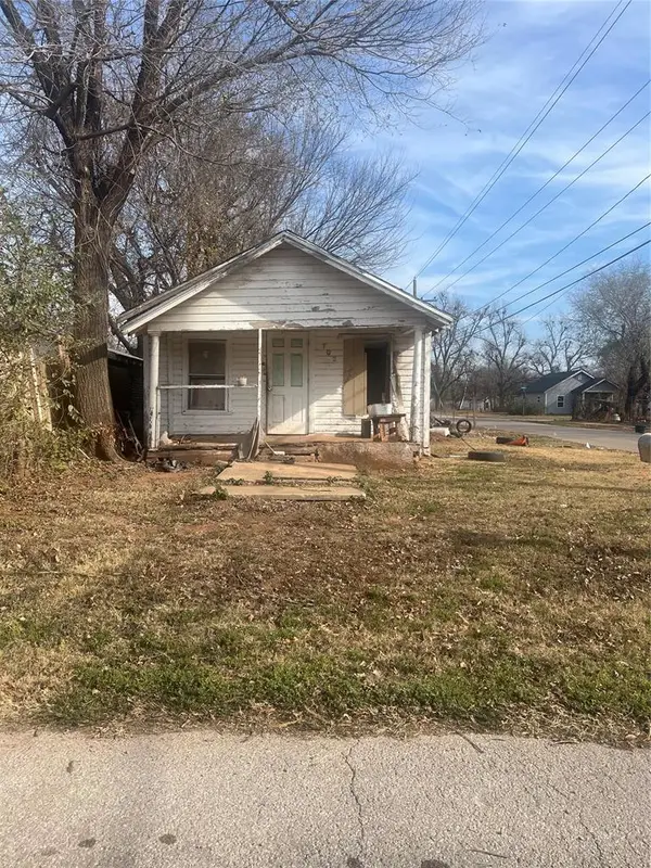702 N 11th Street, Chickasha, OK 73018