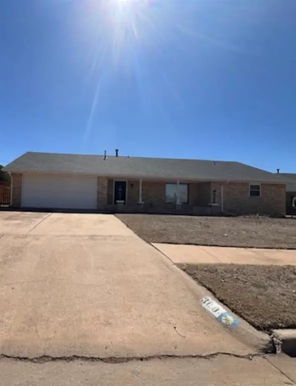 300 NW Sequoyah Lane, Altus, OK 73521 - Image #1